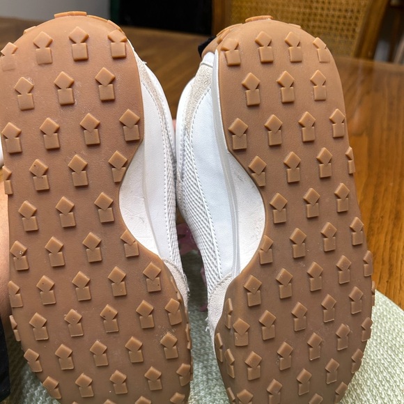 Kate Spade White Sneakers with Pink Ribbon Laces - Picture 8 of 8